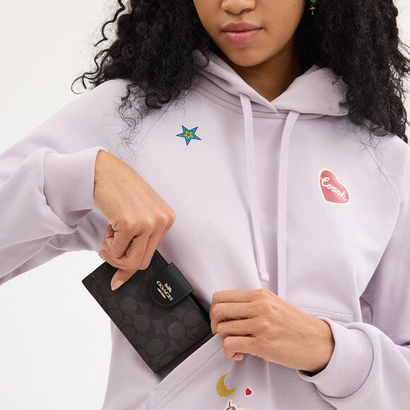 Medium Corner Zip Wallet In Signature Canvas - Picture 2 of 6